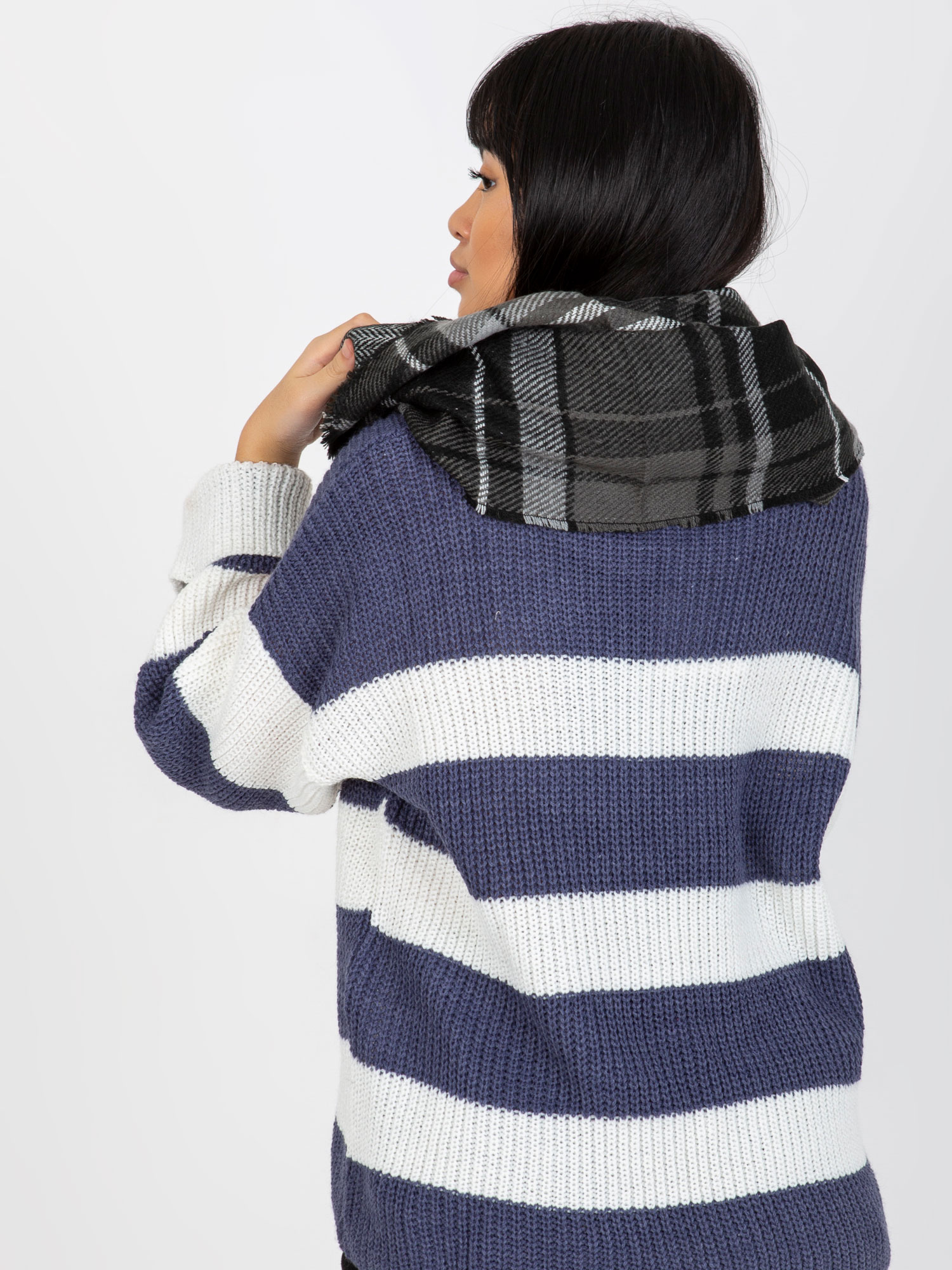 Komin Czarno-biały - obrazek 2