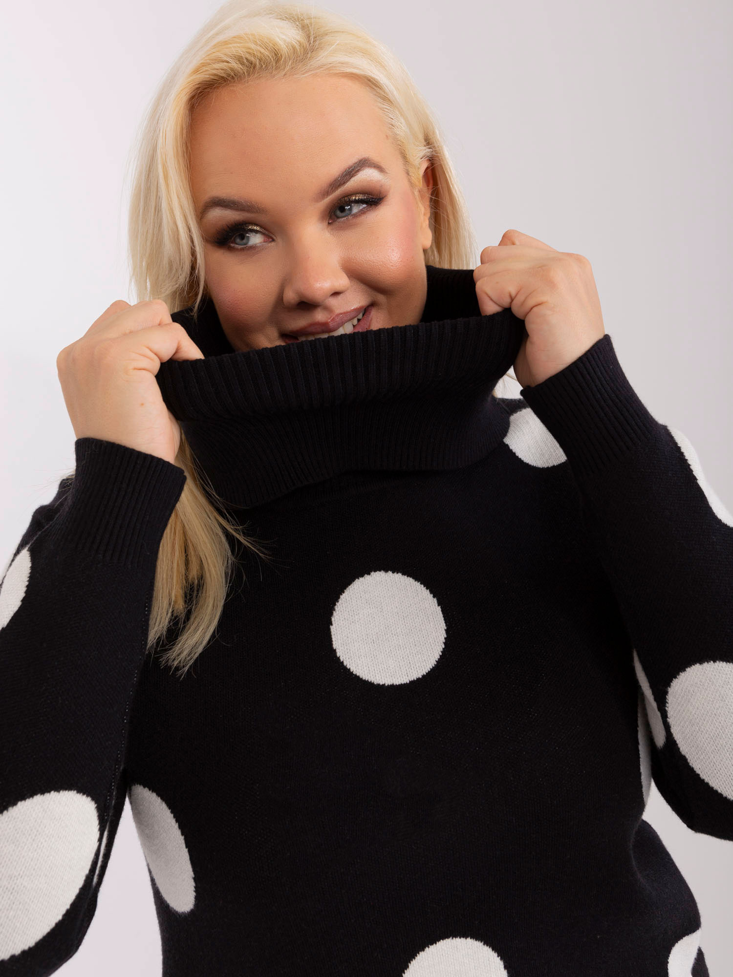 Sweter Czarny - obrazek 2