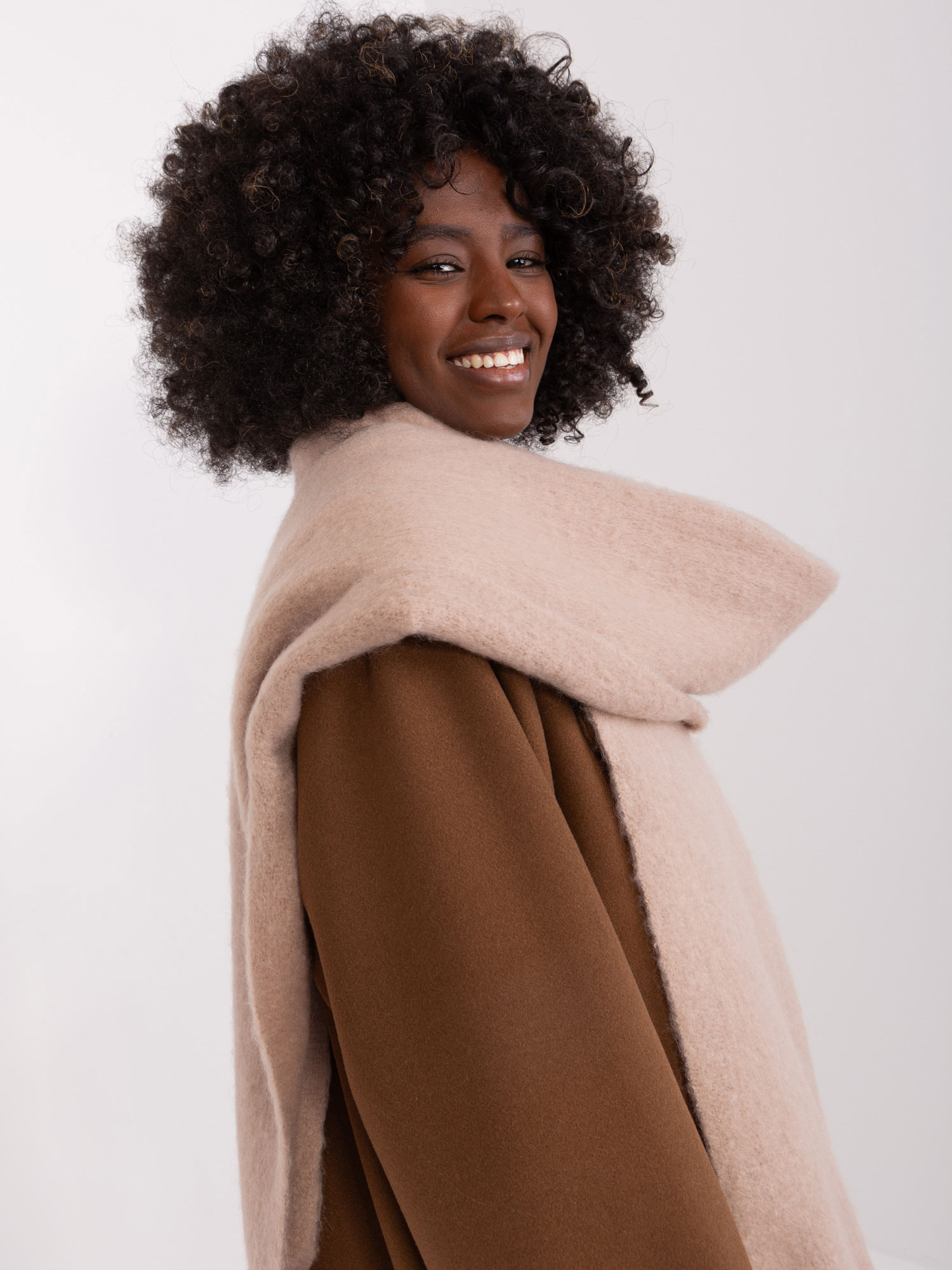 Szalik Ciemny bezowy - obrazek 2