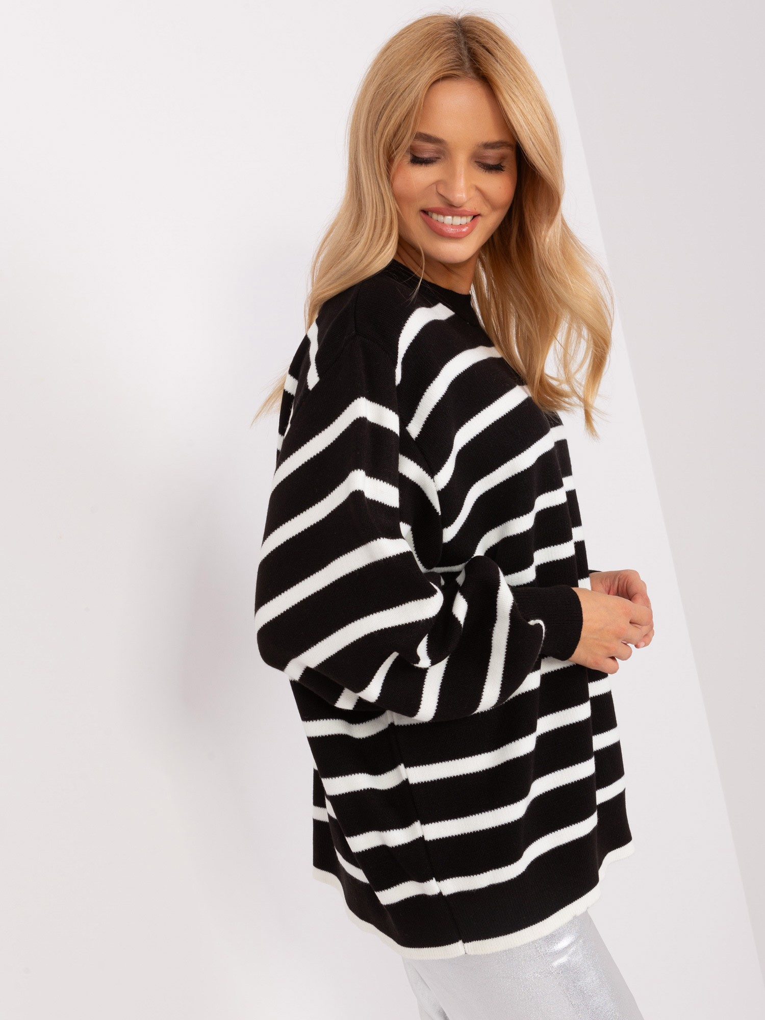 Sweter Czarno-biały - obrazek 3