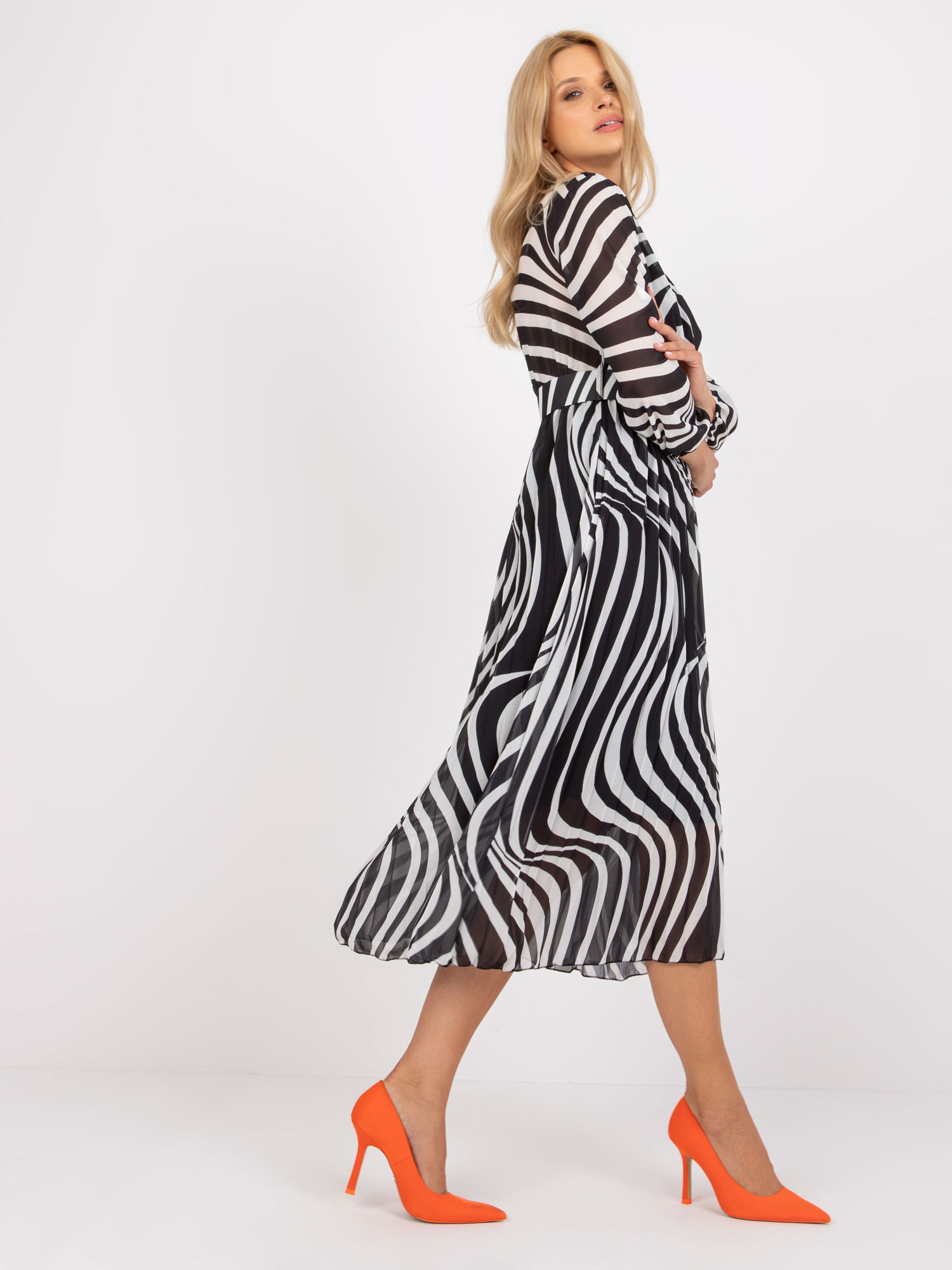 Sukienka Czarno-biały - obrazek 3