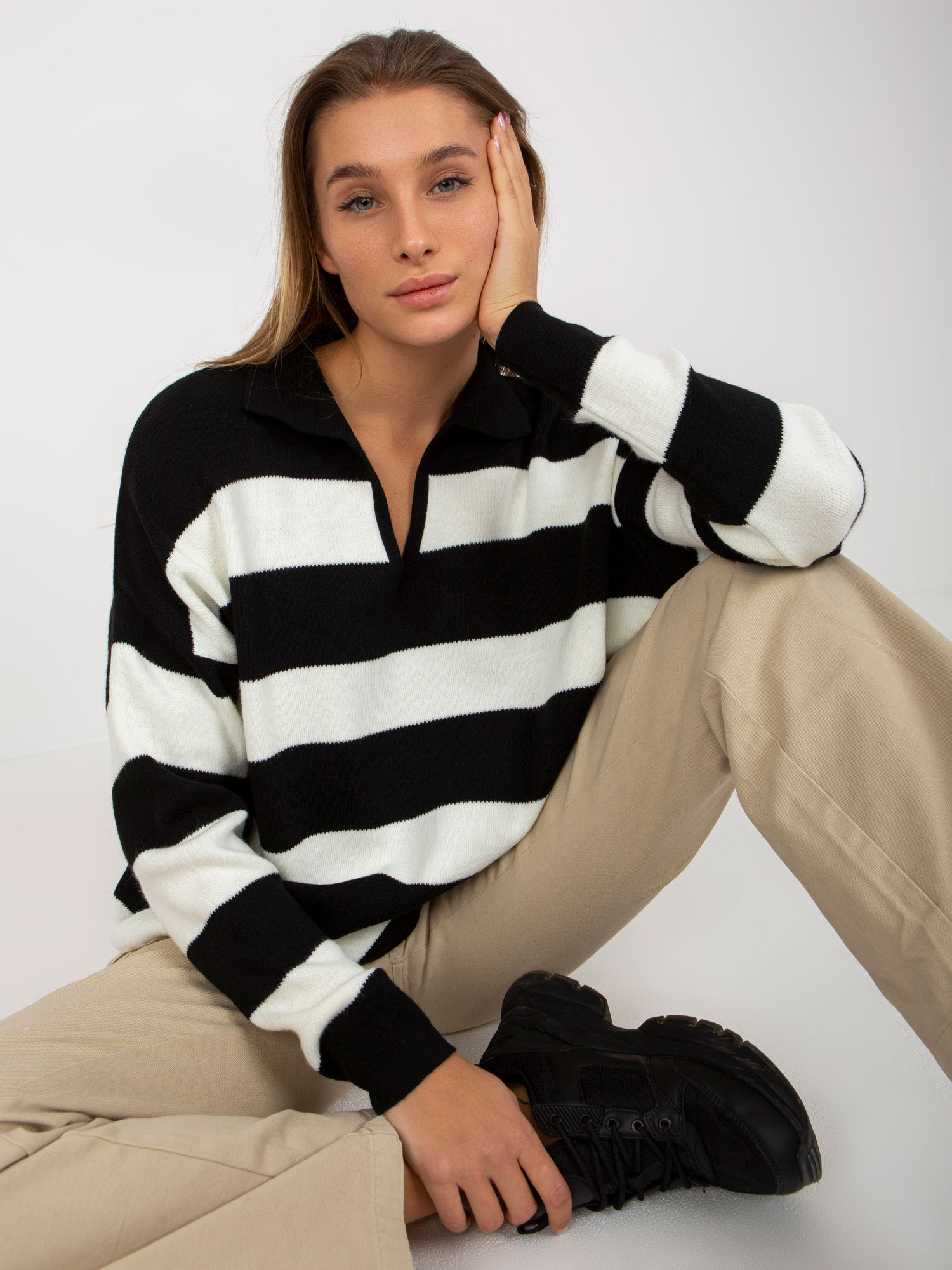 Sweter Czarny - obrazek 4