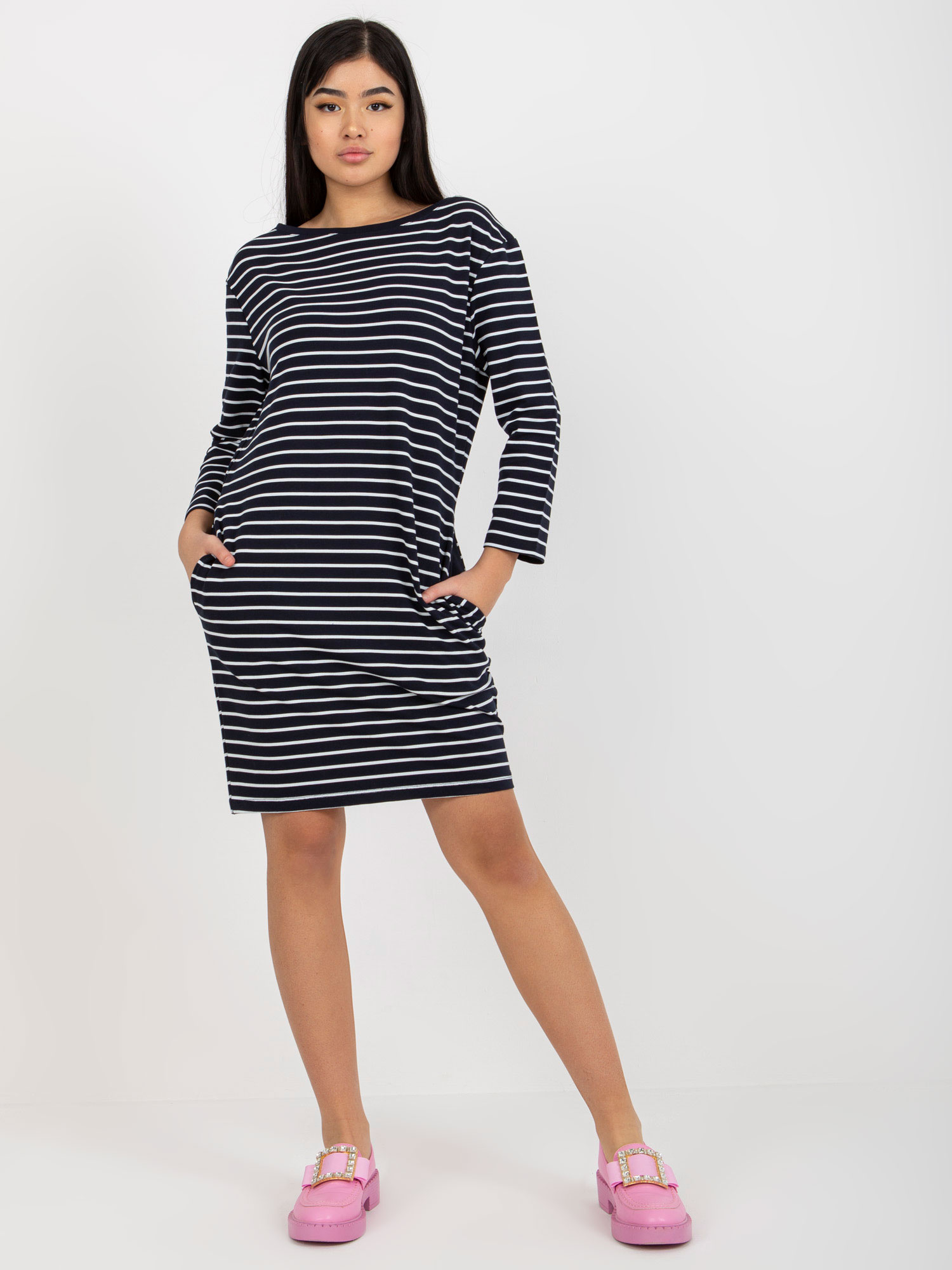 Sukienka Biało-granatowy - obrazek 4