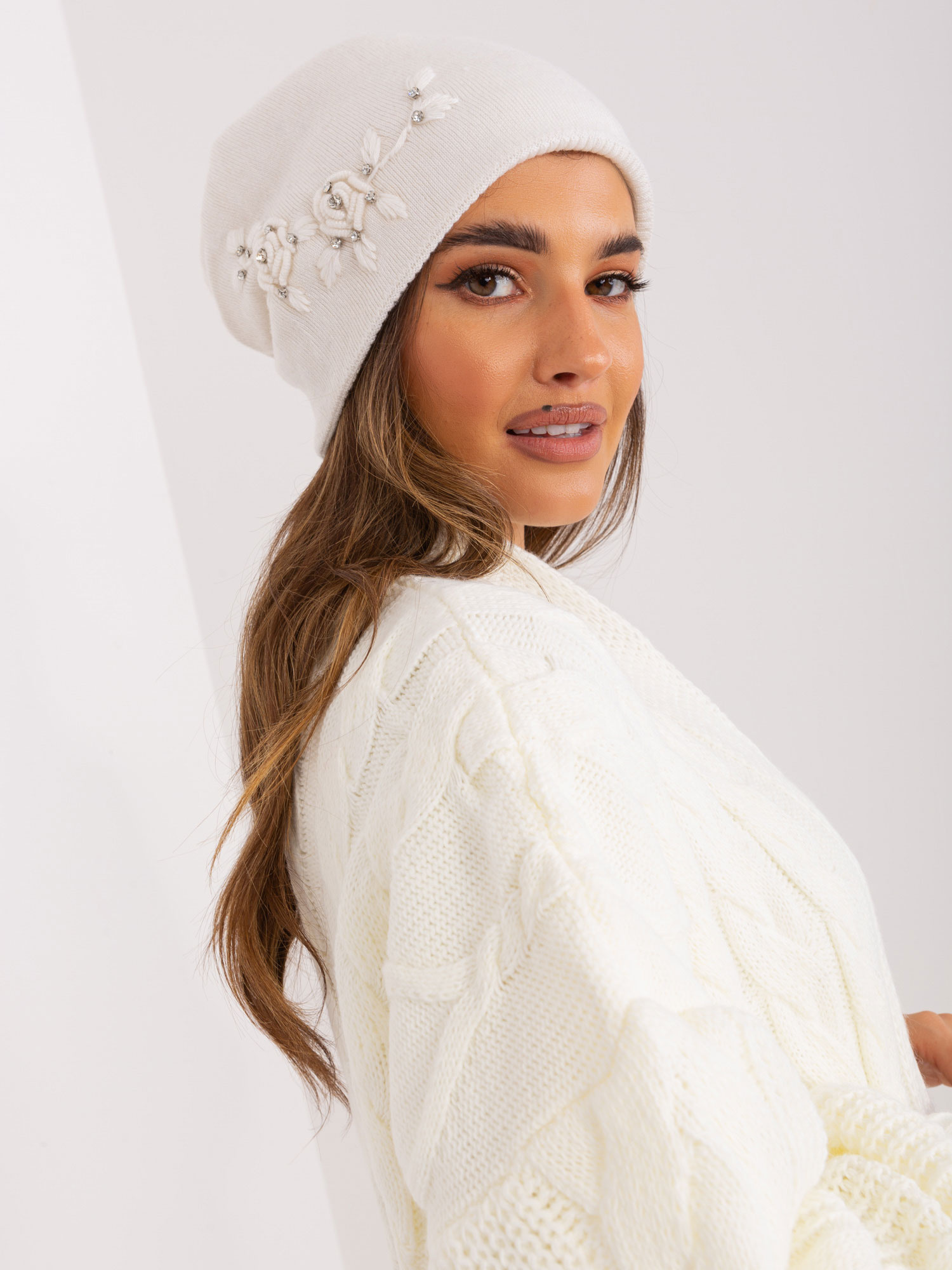 Czapka Ecru - obrazek 4