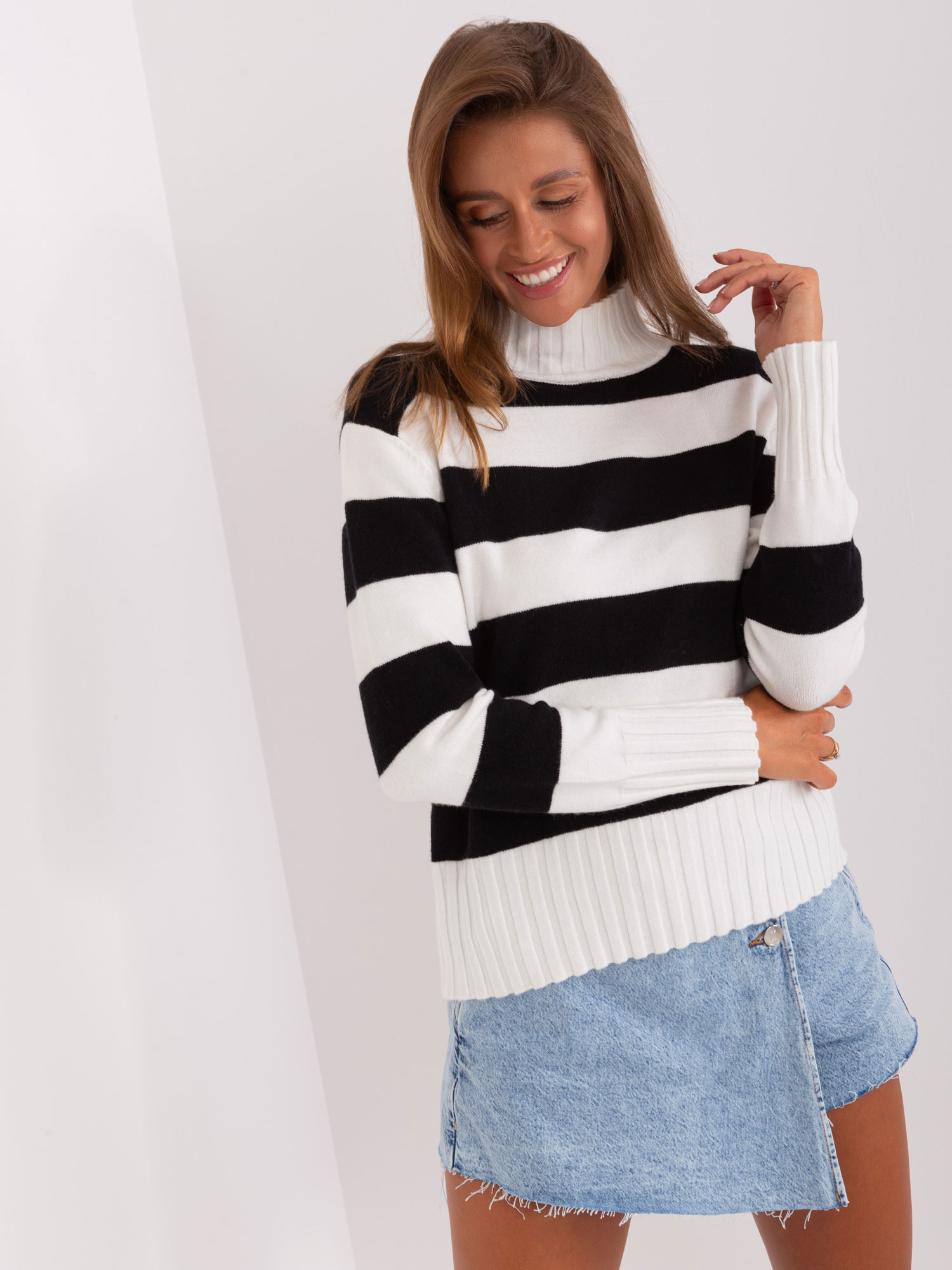 Sweter Biało-czarny - obrazek 6